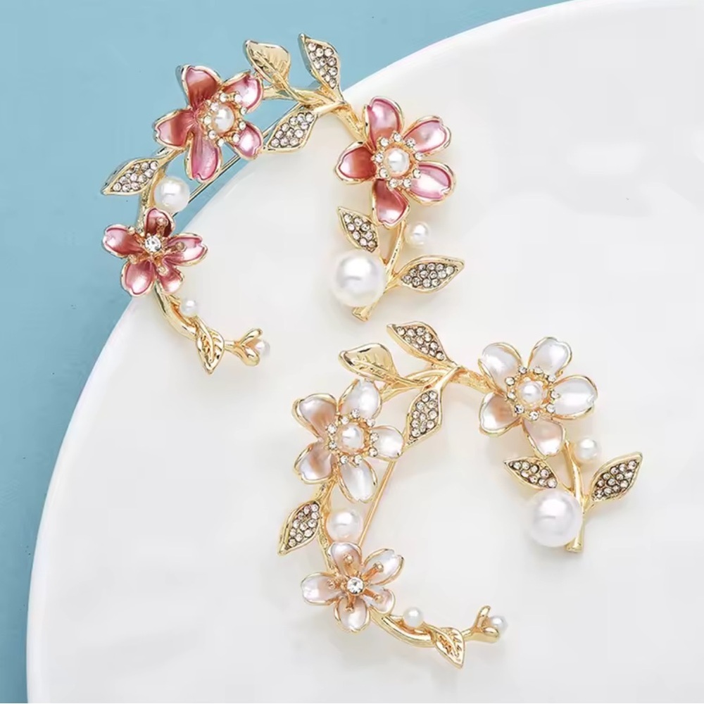 Floral Gold Pearl Elegant Brooch - Picture 5 of 5